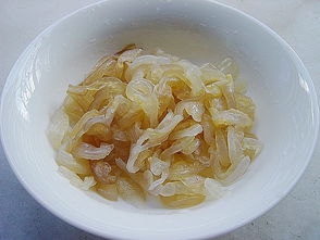 夏日清爽美味 青瓜拌海蜇的做法详解